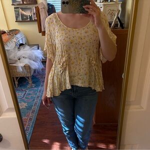 Flowy Butterfly/Flutter Sleeve Floral Peplum scoop neck top